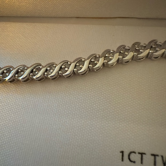 Sterling Silver Tennis Bracelet with 1 carat TW of diamonds - Picture 3 of 4